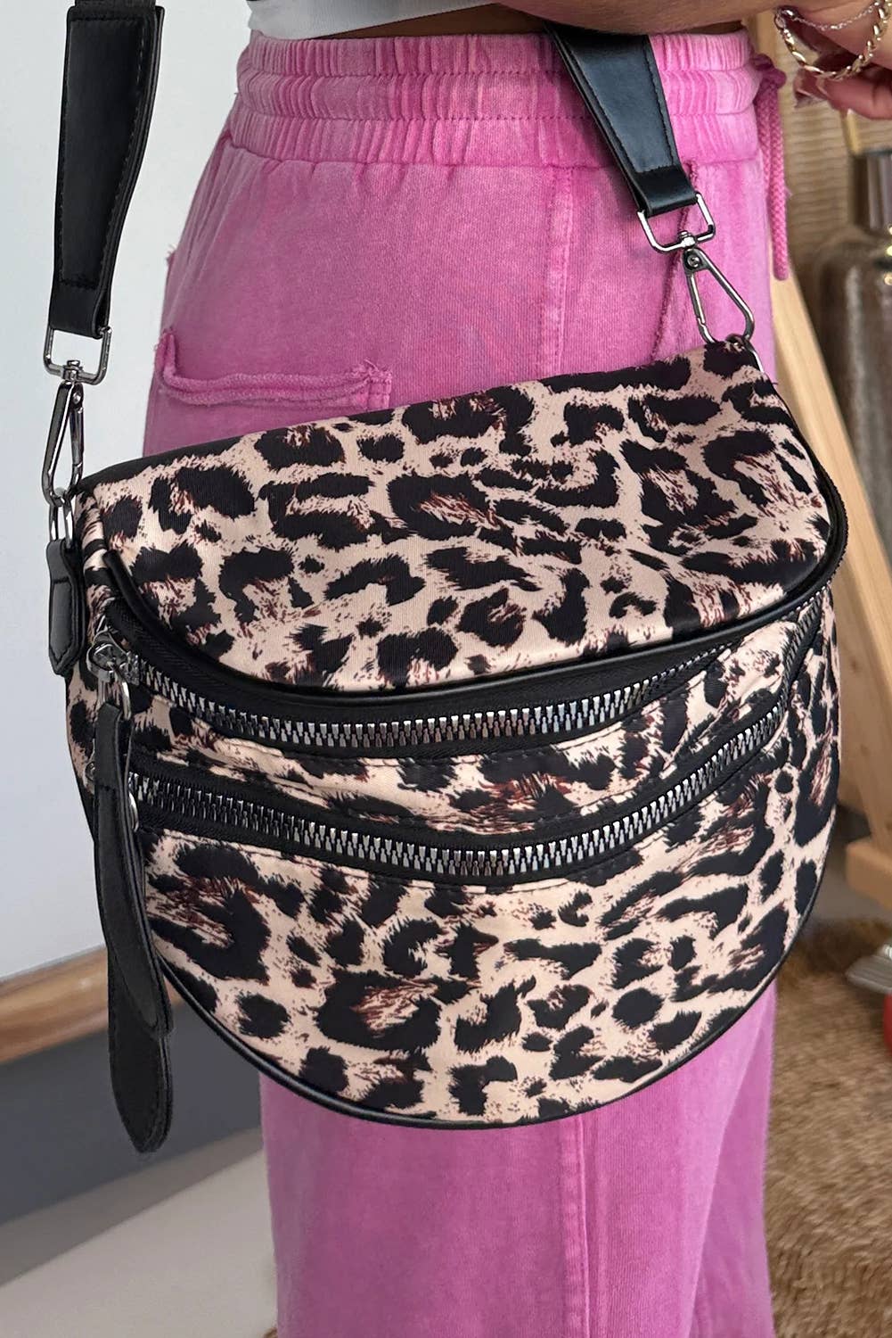Print Gold Chain Strap Zipper Crossbody Bag