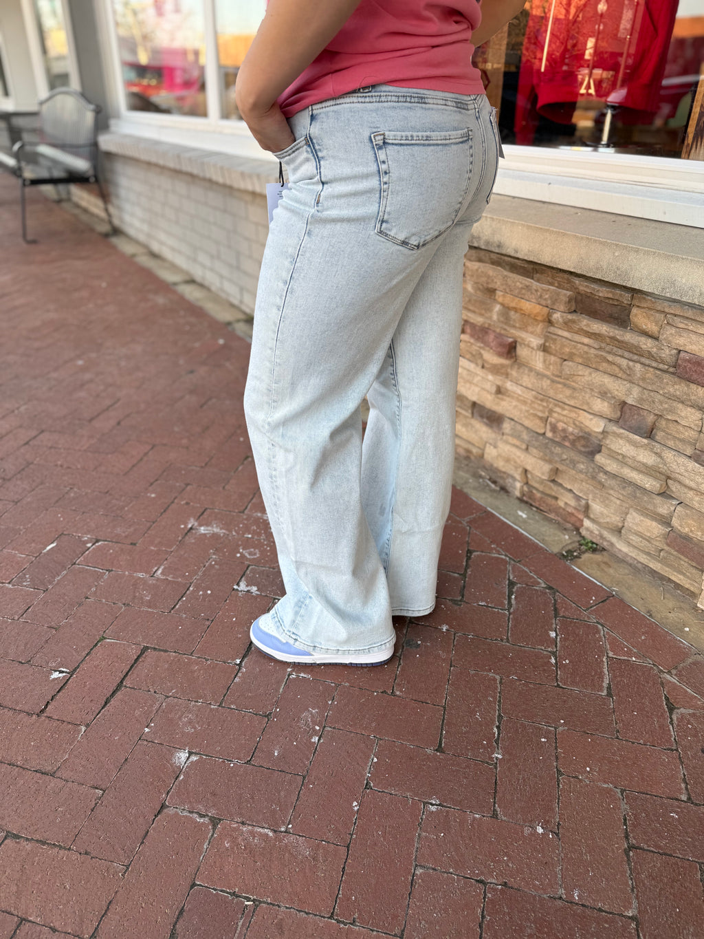LIGHT WASH WIDE LEG DENIM PANTS